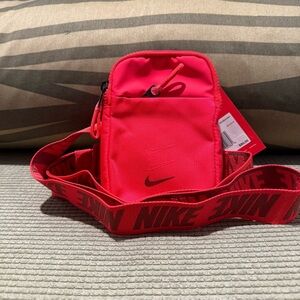 Nike Essentials Hip Bag